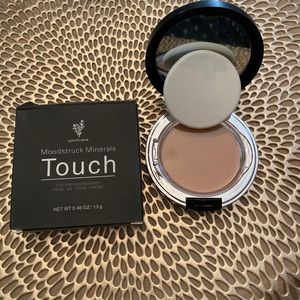Younique organza cream foundation new in box